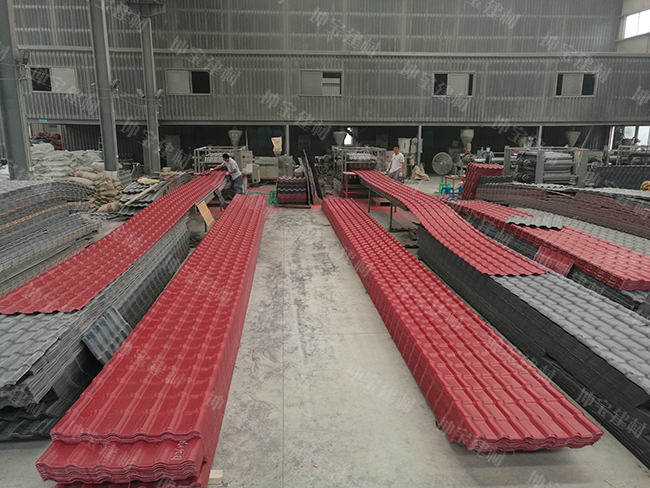 年關將近,樹脂瓦廠家加班加點趕生產