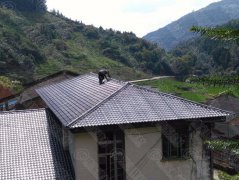 這個樹脂瓦安裝工不得了，安裝技術吊炸天！