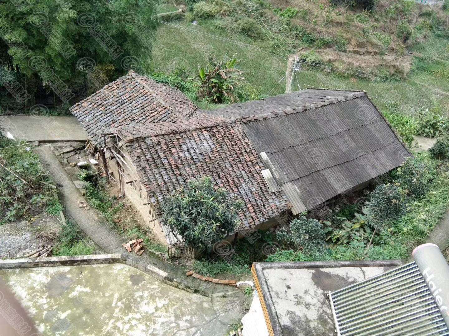 舊的小青瓦房子 舊的小青瓦房子