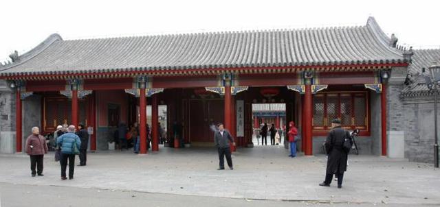 古建筑的屋頂非常漂亮。你知道這些古建筑有什么樣的屋頂嗎?