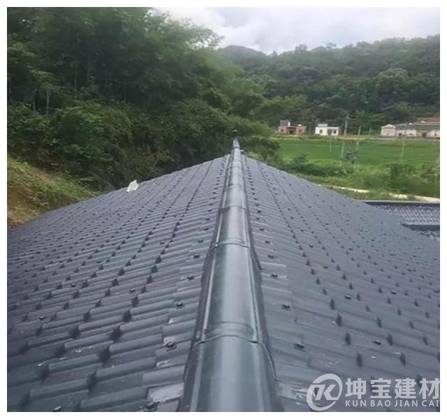 裝修屋頂選彩鋼瓦好還是合成樹脂瓦好？選對了直接節省幾千元